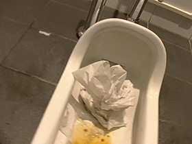 私のオシッコとウンコお見せいたします　サンプル画像02